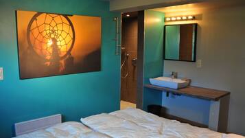 5 bedrooms, individually furnished