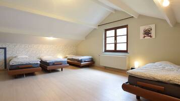 House | 5 bedrooms, individually furnished, bed sheets