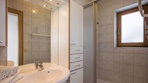 Apartment | Badezimmer