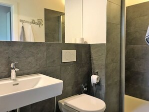 Shower dan handuk