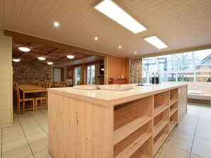 独立别墅 | 私人厨房 | 冰箱、微波炉、炉灶、茶具/咖啡用具