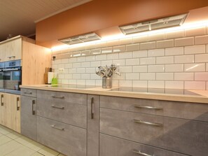 独立别墅 | 私人厨房 | 冰箱、微波炉、炉灶、茶具/咖啡用具