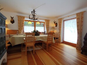 Dining - Spacious Holiday Home in Schwendt Near Mountains (Schwendt)