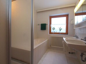 Bathroom - Spacious Holiday Home in Schwendt Near Mountains (Schwendt)