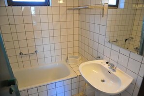 Ferienhaus | Badezimmer | Badewanne