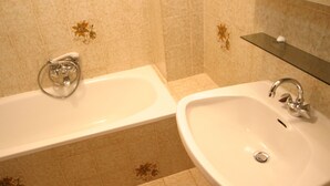 Bathroom - Lovely Villa in Carinthia Near Ossiacher Sea (Treffen)