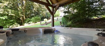Vintage Villa with Hot Tub & Infrared Sauna in Ardennes