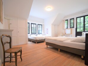 12 habitaciones, muebles diferentes y ropa de cama