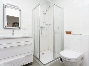 Casa | Baño | Regadera y toallas 