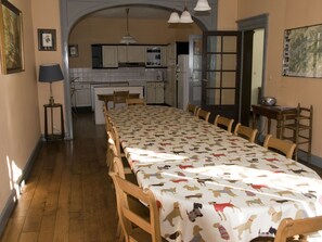 Dining - Cozy Villa Near Forest in Huy (Huy)