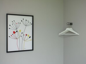 2 habitaciones y muebles diferentes