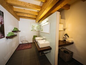 Shower, towels - Modern Apartment Near Lake in Feistritz ob Bleiburg (Feistritz ob Bleiburg)