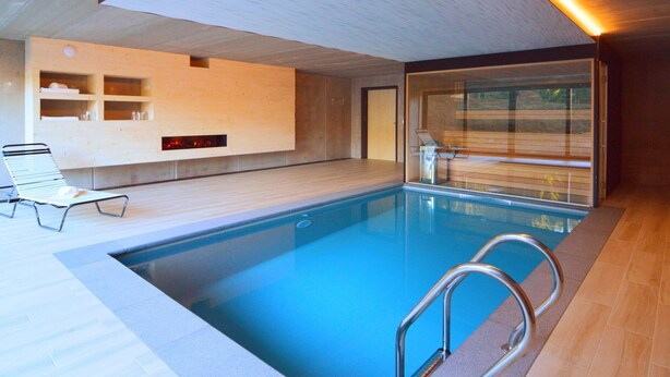 Outdoor pool - A Unique and Amazing Place, Luxury Group Accommodation With Indoor Pool (Malmedy)
