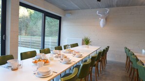 Dining - A Unique and Amazing Place, Luxury Group Accommodation With Indoor Pool (Malmedy)