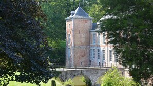 Exterior - Romantic House on the Grounds of one of the the Prettiest Castles in Wallonia (Gesves)