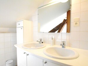 Towels - Romantic House on the Grounds of one of the the Prettiest Castles in Wallonia (Gesves)