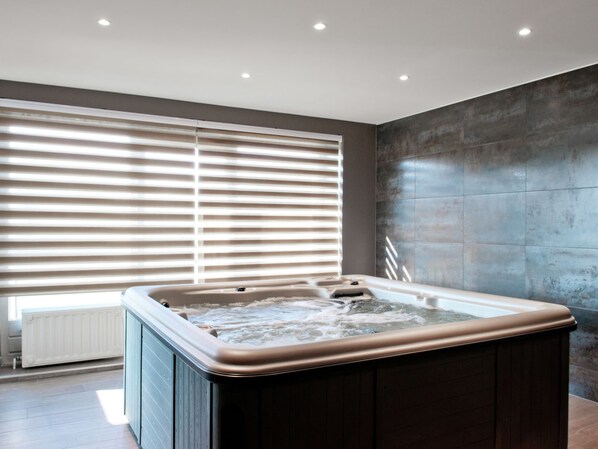 House | Property amenity - Swanky Holiday Home in Waimes With Indoor Swimming Pool (Waimes)