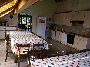 Private kitchen | Fridge, microwave, oven, dishwasher
