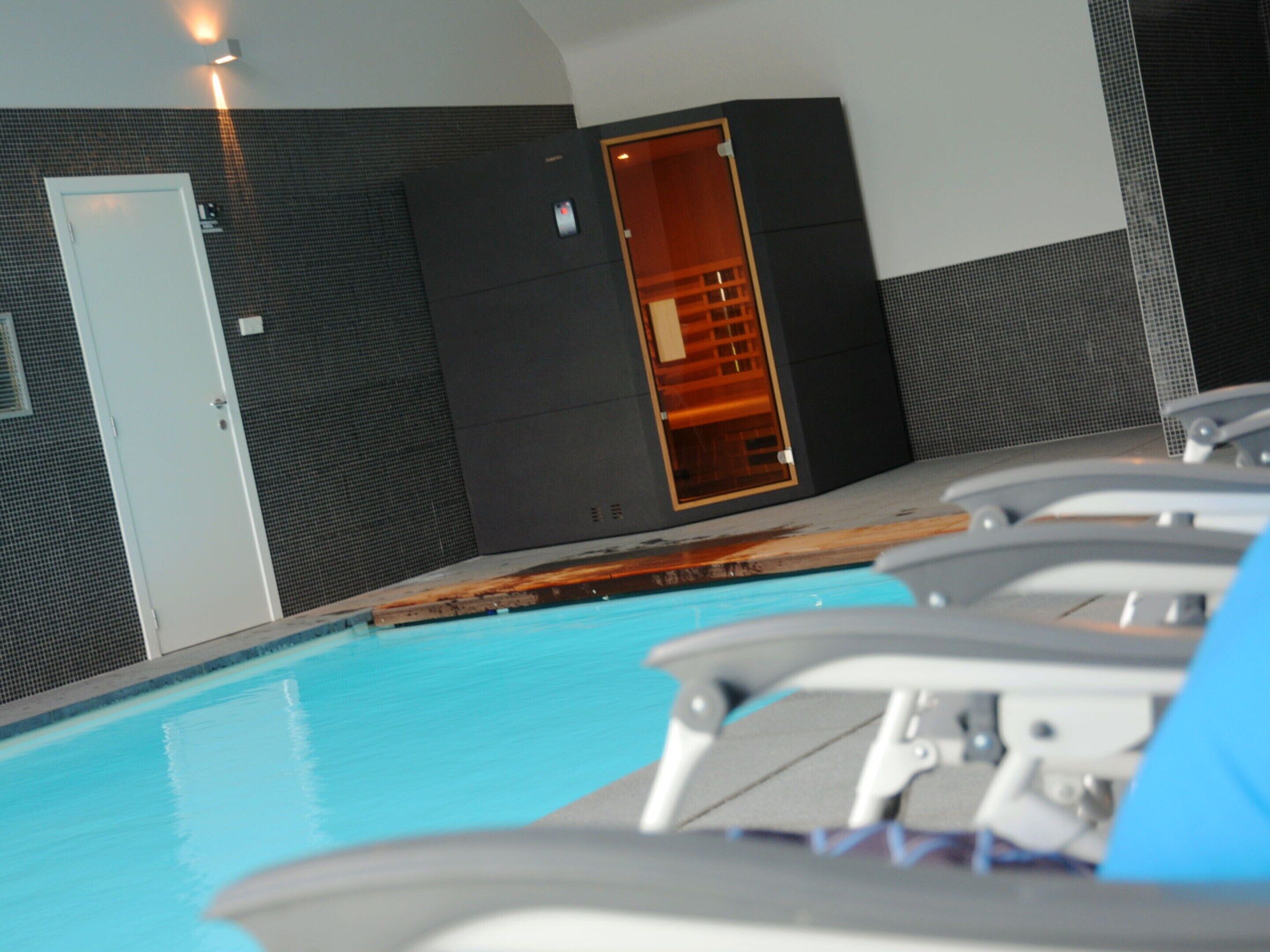 منزل | حمام سباحة | من حمّامات السباحة المغطاة، حمّام سباحة خارجي