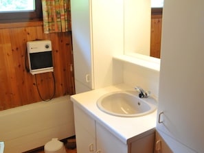 Bathroom | Bathtub