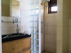 House | Bathroom | Shower, towels - Beautiful Hilltop Villa With Breathtaking Views of the Caribbean Sea (St. Marie)