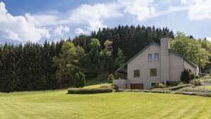 Unclassified image, 3 of 19, button - Cushy Holiday Home in Trois Ponts With Sauna (Trois-Ponts)