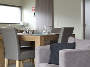 Fridge, microwave, oven, dishwasher - Luxury Villa With Terrace in Heart of the Beautiful Ardennes (Froidchapelle)