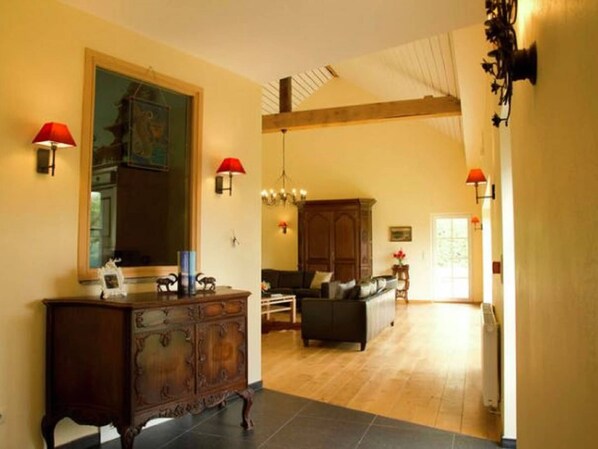 House | Private kitchen - Luxurious, Spacious Villa With Sauna Located Next to a Castle (Stoumont)
