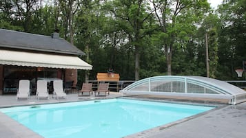 Piscine couverte, piscine extérieure