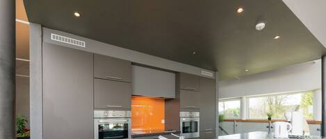 ハウス | 専用キッチン | コンロ、ハイチェア