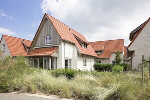 Villa | Exterior - Villa, two Bathrooms and a Washing Machine, Near Ostend (Bredene)