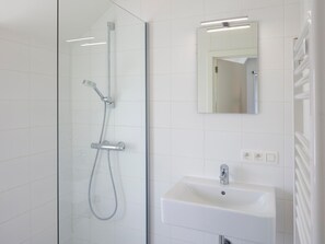 Villa | Bathroom - Villa, two Bathrooms and a Washing Machine, Near Ostend (Bredene)