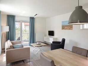 Villa | Dining - Villa, two Bathrooms and a Washing Machine, Near Ostend (Bredene)