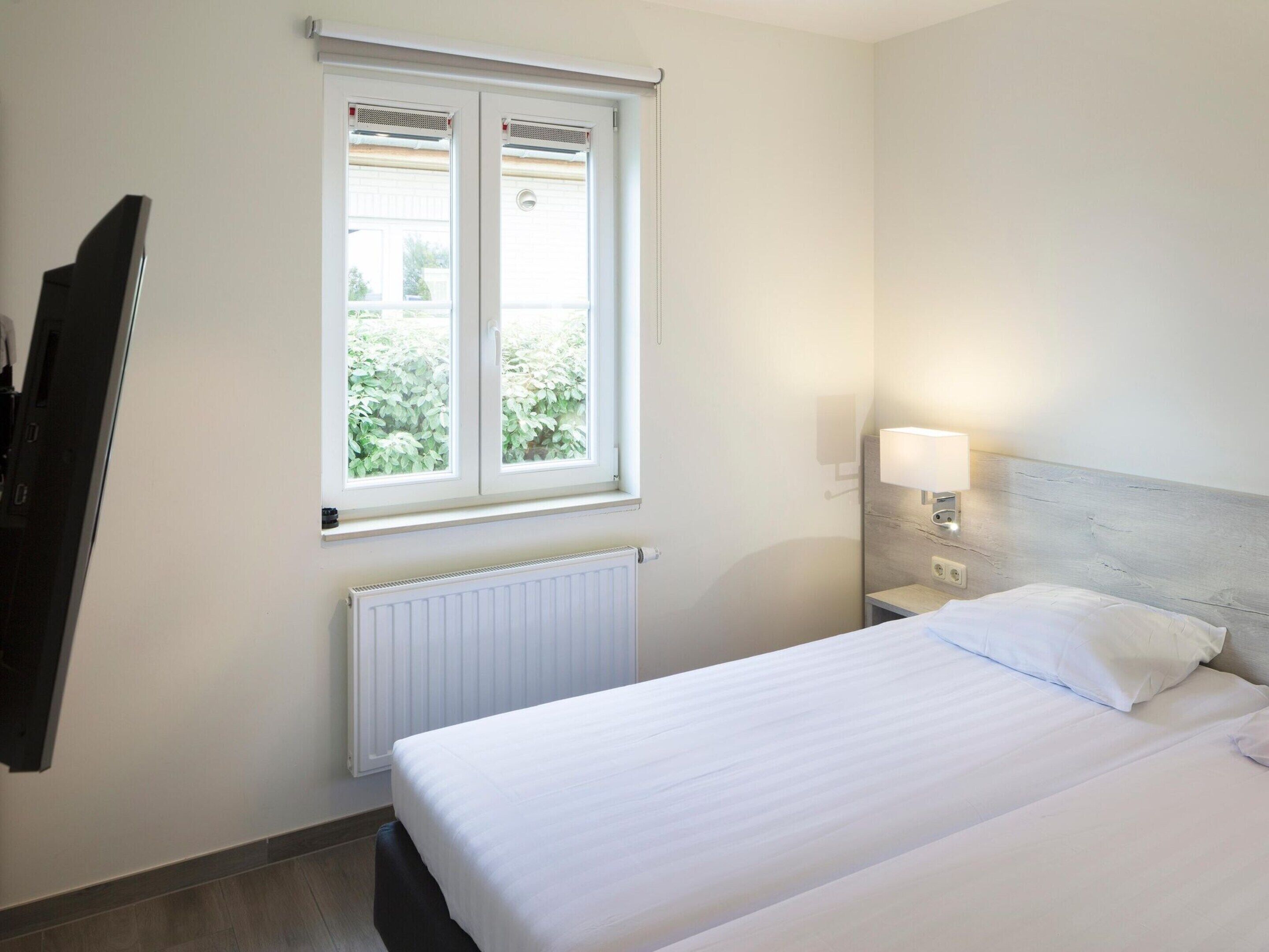 2 bedrooms, individually furnished, bed sheets