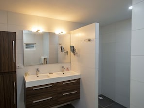 Apartment | Bathroom | Shower, towels - Stunning Apartment in Belnem With Private Terrace (Kralendijk)