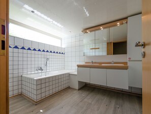 Ferienhaus | Badezimmer | Badewanne