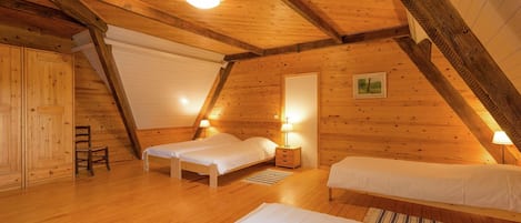 House | 6 bedrooms, individually furnished, bed sheets