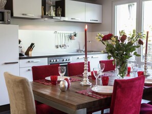 House | Private kitchen | Electric kettle, toaster, highchair, cookware/dishes/utensils