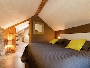 House | 3 bedrooms, individually furnished