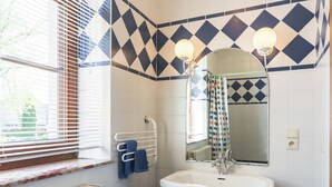 Bathtub - Cozy Holiday Home in a Quiet Village (Gedinne)