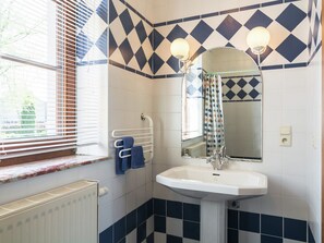 Bathtub - Cozy Holiday Home in a Quiet Village (Gedinne)