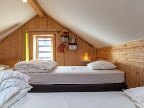 House | 4 bedrooms, individually furnished, iron/ironing board, bed sheets