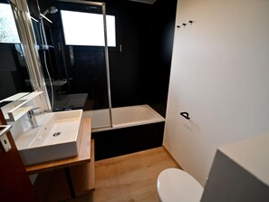 Chalet | Bathroom - Bungalow Near the Ourthe and From the Centre of Town (Somme-Leuze)