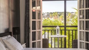 Unclassified image, 4 of 25, button - Luxurious and hip Apartment in the Historic Town of Willemstad and the sea (Willemstad)