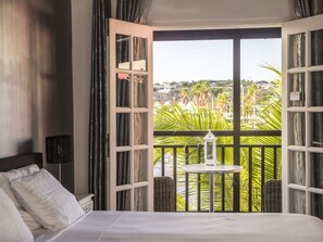 1 bedroom, individually furnished, cribs/infant beds, bed sheets - Luxurious and hip Apartment in the Historic Town of Willemstad and the sea (Willemstad)