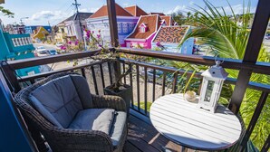 Unclassified image, 2 of 25, button - Luxurious and hip Apartment in the Historic Town of Willemstad and the sea (Willemstad)