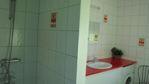 Bathtub - Lovely Holiday Home in Heilrimont With Garden (Stoumont)