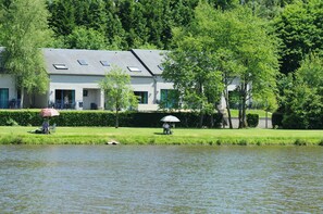 Exterior - Holiday Home in Vielsalm With Lake View (Vielsalm)