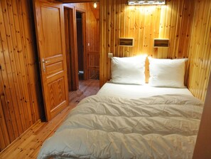 House | 4 bedrooms, individually furnished - Holiday Home in Vielsalm With Lake View (Vielsalm)