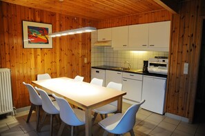 Private kitchen - Holiday Home in Vielsalm With Lake View (Vielsalm)